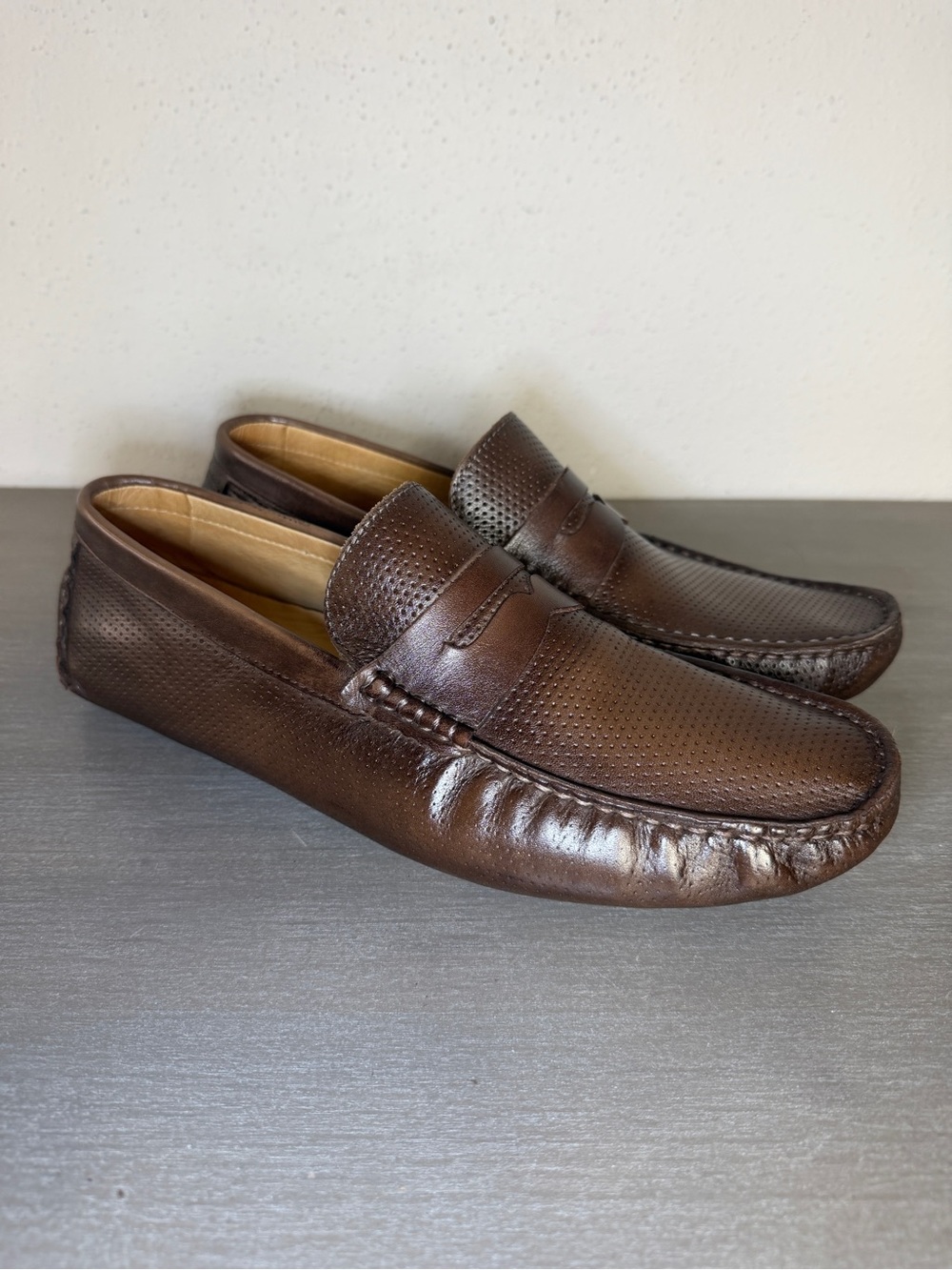 Saks Fifth Avenue Men’s Classic Perforated Leather Driving Loafers Size 9.5M